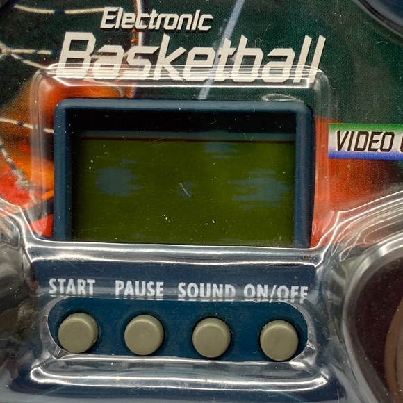 TOY QUEST ELECTRONIC BASKETBALL HANDHELD VIDEO GAME, BRAND NEW - Picture 2 of 6